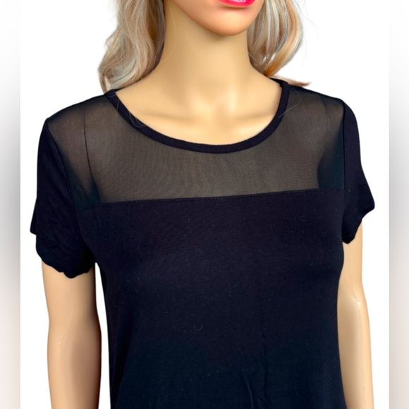 Tahari❣️Free w/purchase‼️ Black Crew Neck Top | Size S - Picture 2 of 7